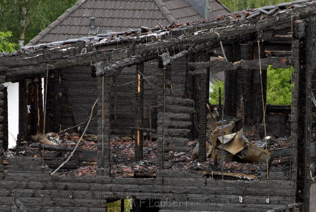 Schwerer Brand in Einfamilien Haus Roesrath Rambruecken P175.JPG - Miklos Laubert